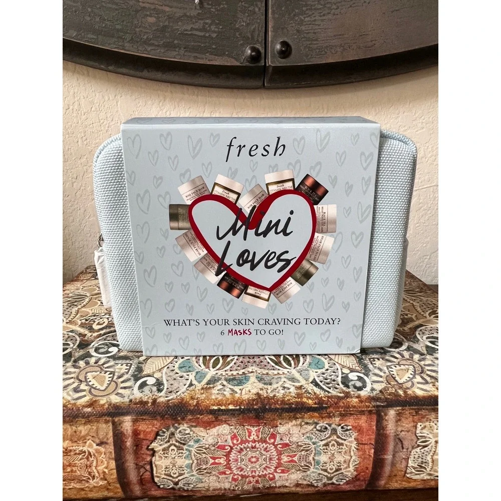 Fresh Mini Loves 6 Masks To Go Skincare Set with Blue Travel Pouch